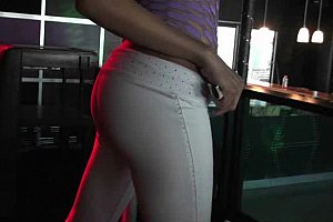 欧美老妇和小伙子xx片